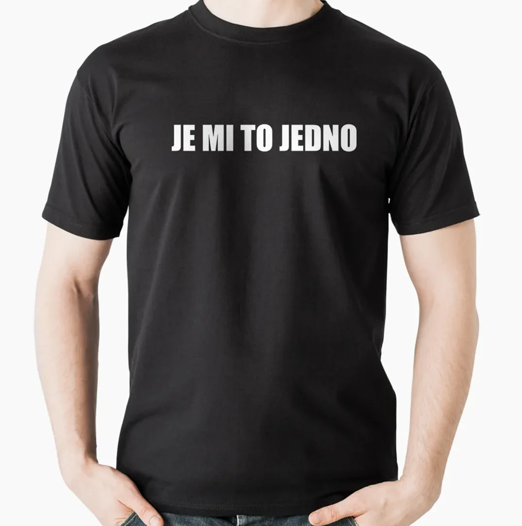 Je mi to jedno tričko